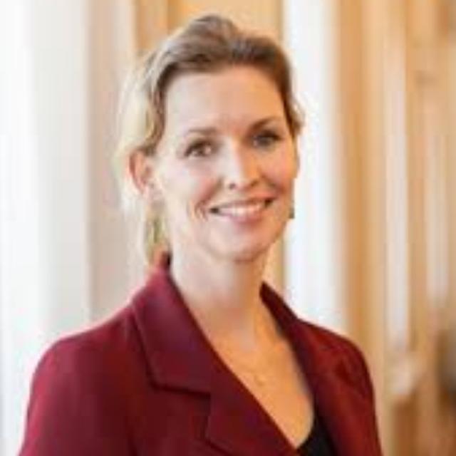 Pasfoto Esther van Beurden